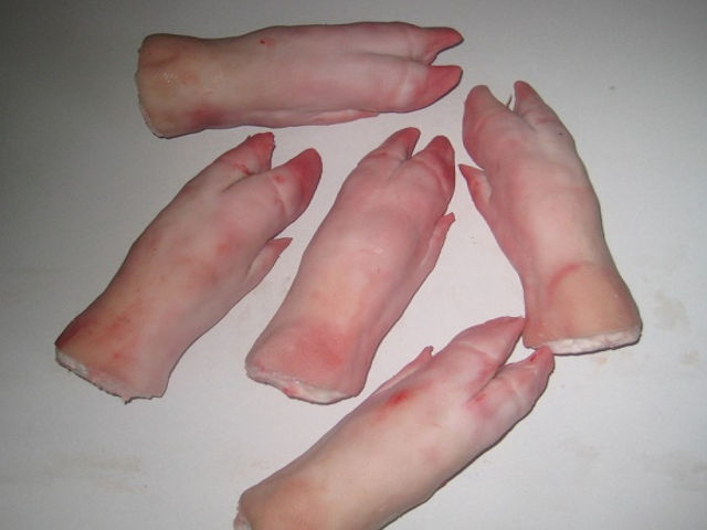 Frozen Pork front feet toes on short cuts- Chân heo trước - có móng,cắt ngắn